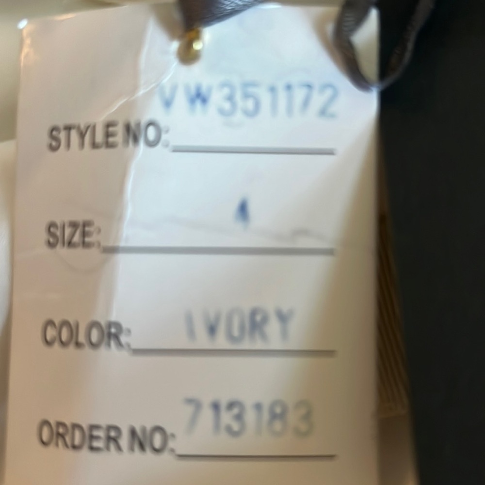 Vera Wang wedding gown from David Bridal. Brand new with tag - Picture 12 of 14